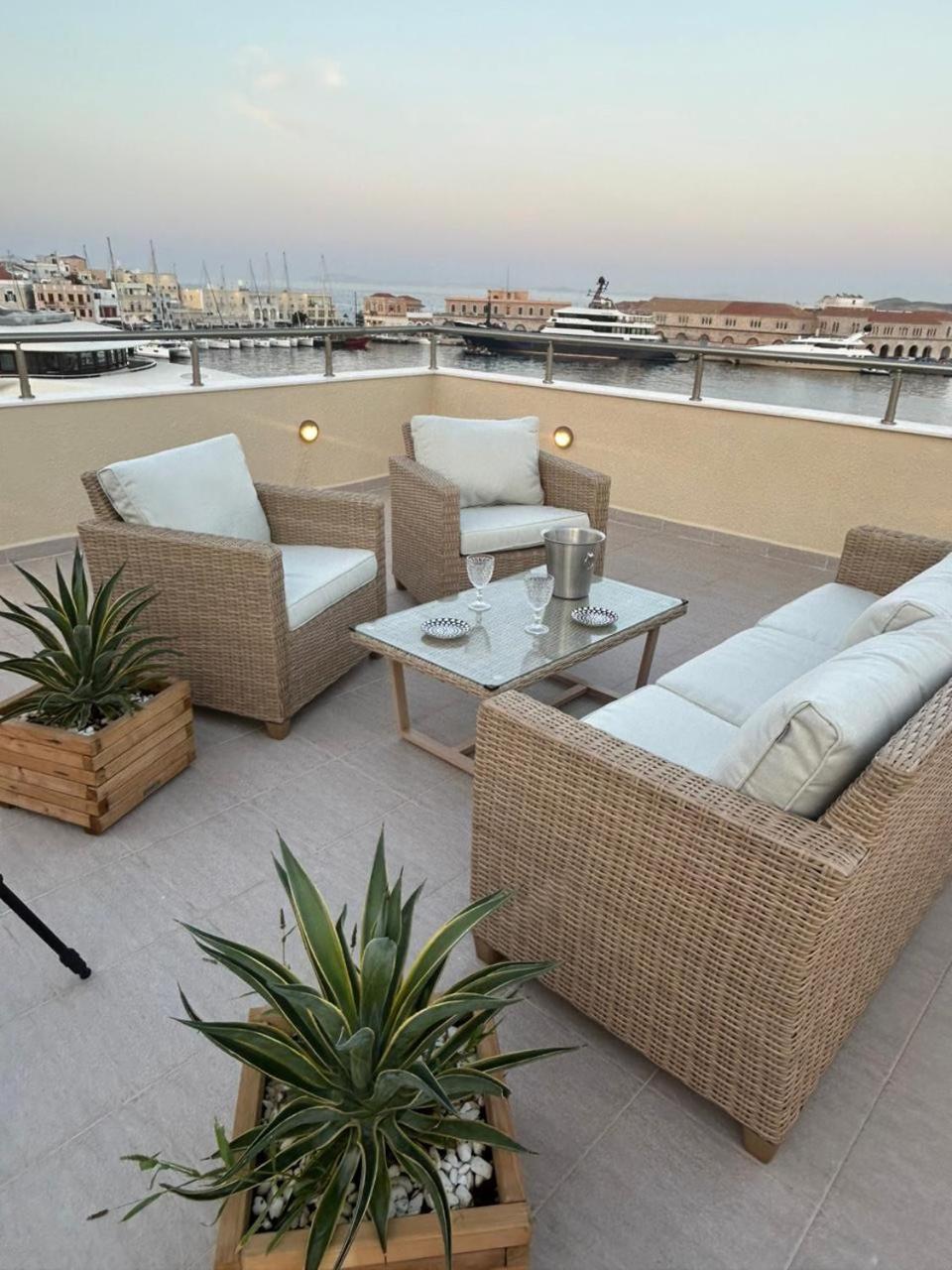 ארמופוליס Emilia Suites מראה חיצוני תמונה